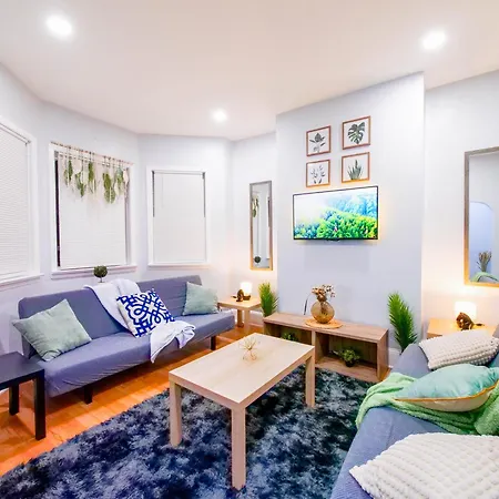 Nyc Views & Comfort - Modern 2-Bedroom Apartment